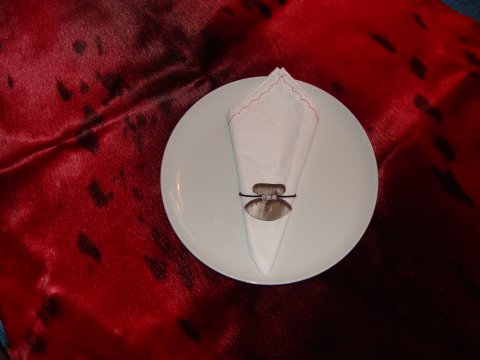 Ulo servietring af naturfarvet slskind.