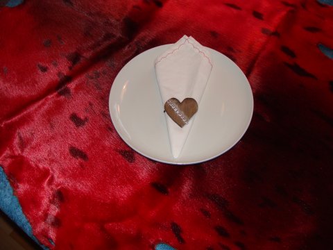 Hjerte servietring af naturfarvet slskind.